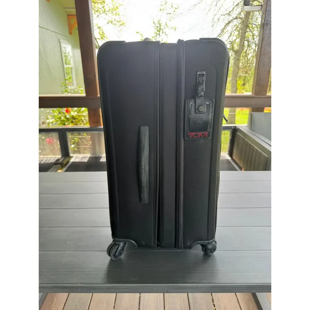 TUMI Alpha 3 International Dual Access 25